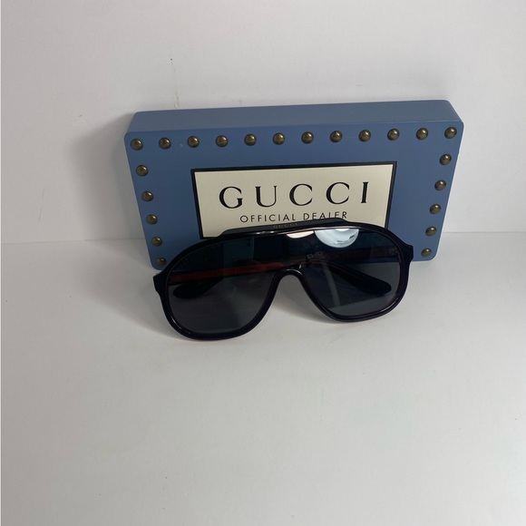 New -GUCCI Grey Mirror Shield Men's Sunglasses
GG1038S 001 99 - Picture 8 of 12